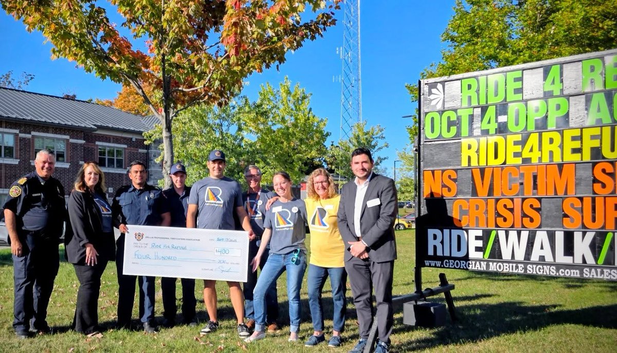 NorthSimcoeVS's tweet image. Big thanks to the Orillia Professional Fire Fighters Assoc. for their generous @rideforrefuge donation! FF Linden Nash presented the cheque to NSVS this week. Come see the crew + fire truck on Oct 4! 🚒 #ride25orillia #Firefighters #donation #crisisresponse #partnerships