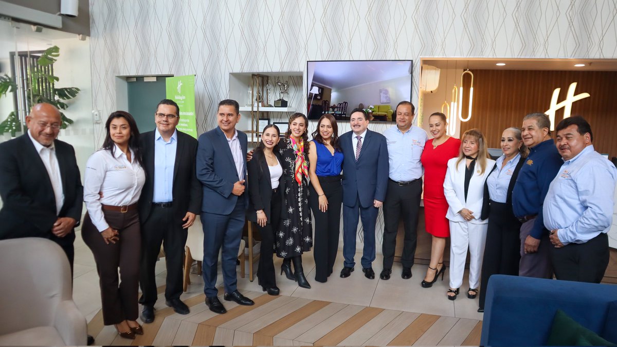 Acompañé al SNTE 44 con su líder Efrén Estrada, a la entrega de la Cartilla de Derechos de las Mujeres.

Un paso más para que la mujer conozca, ejerza y defienda lo que por derecho le corresponde: salud, educación, seguridad, vivienda y empleo.

Enhorabuena por la acción.