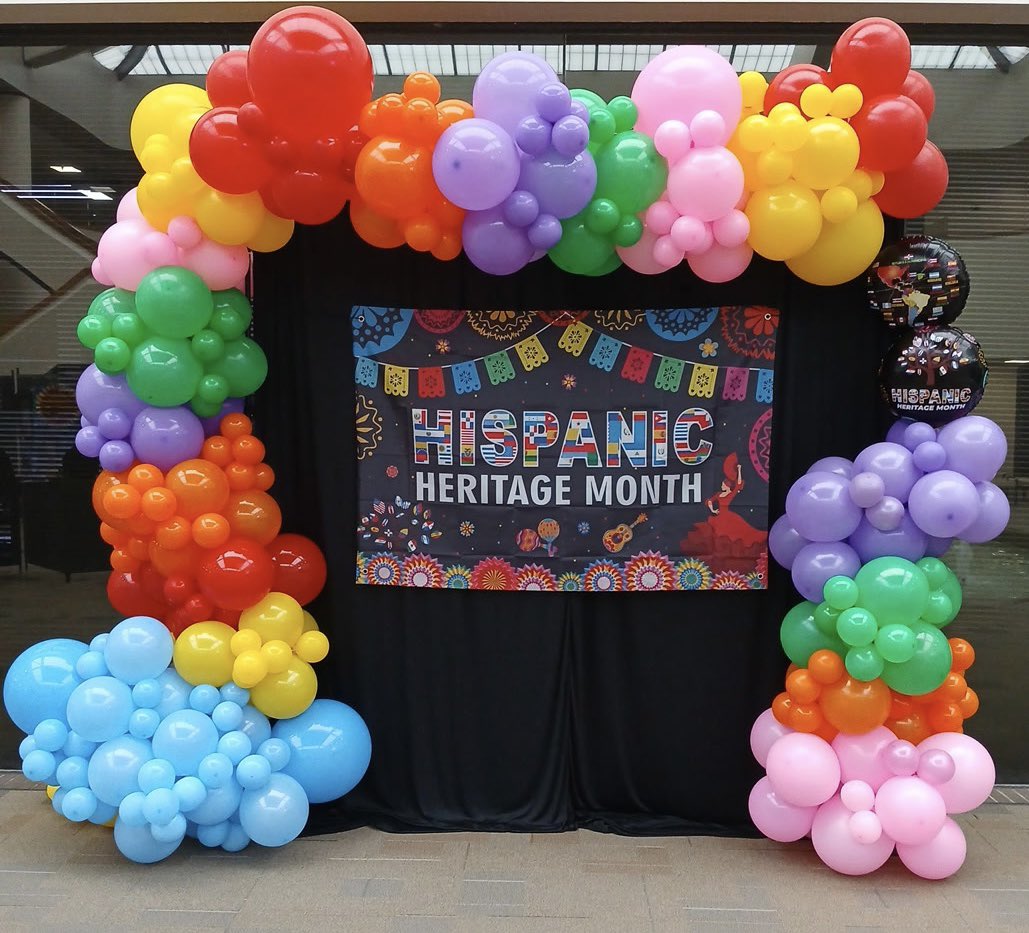 aniklt's tweet image. ¡Celebrando nuestra herencia hispana con el mejor equipo multilingüe! #TheDepartment #AISDHHM25 @AldineISD @AldineEsl @Aldine_Bil_ESL @JuanToscanoG @LilyCobos3