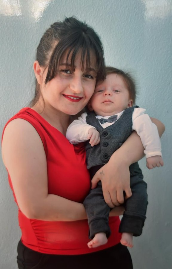 Dini hassasiyetleri gerekçesiyle Mohsen Namjoo’nun konserini iptal edecek kadar Müslüman; Tutuklandığında iki aylık olan kadını üç aylık olan oğluyla birlikte cezaevinde tutacak kadar da dinsiz ve imansızlar.