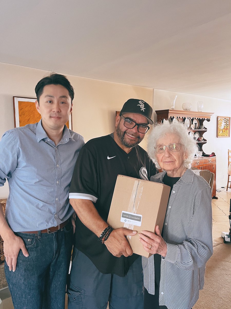 kcsnewyork's tweet image. For the very first time, thanks to the Tomiak Foundation, we delivered special Rosh Hashanah Kosher holiday meals prepared by Mauzone to 100 of our homebound Kosher Meal Clients.
 #KCS #HDML #Homebound #NYC #NYCAging #Kosher #Senior #CommunityCare #Queens #JewishCommunity