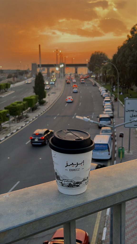 2uttk's tweet photo. أشوفك في صباحات الأماني وابتسام الحال
وأحنِّك في غروبٍ ياخذ الشمس من أياديها 🩶 https://t.co/UdzkDeny3L