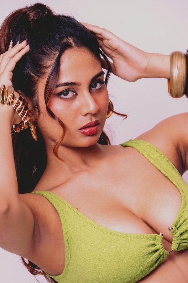 G1Oyu-vbAAAT33F?format=jpg&name=900x900