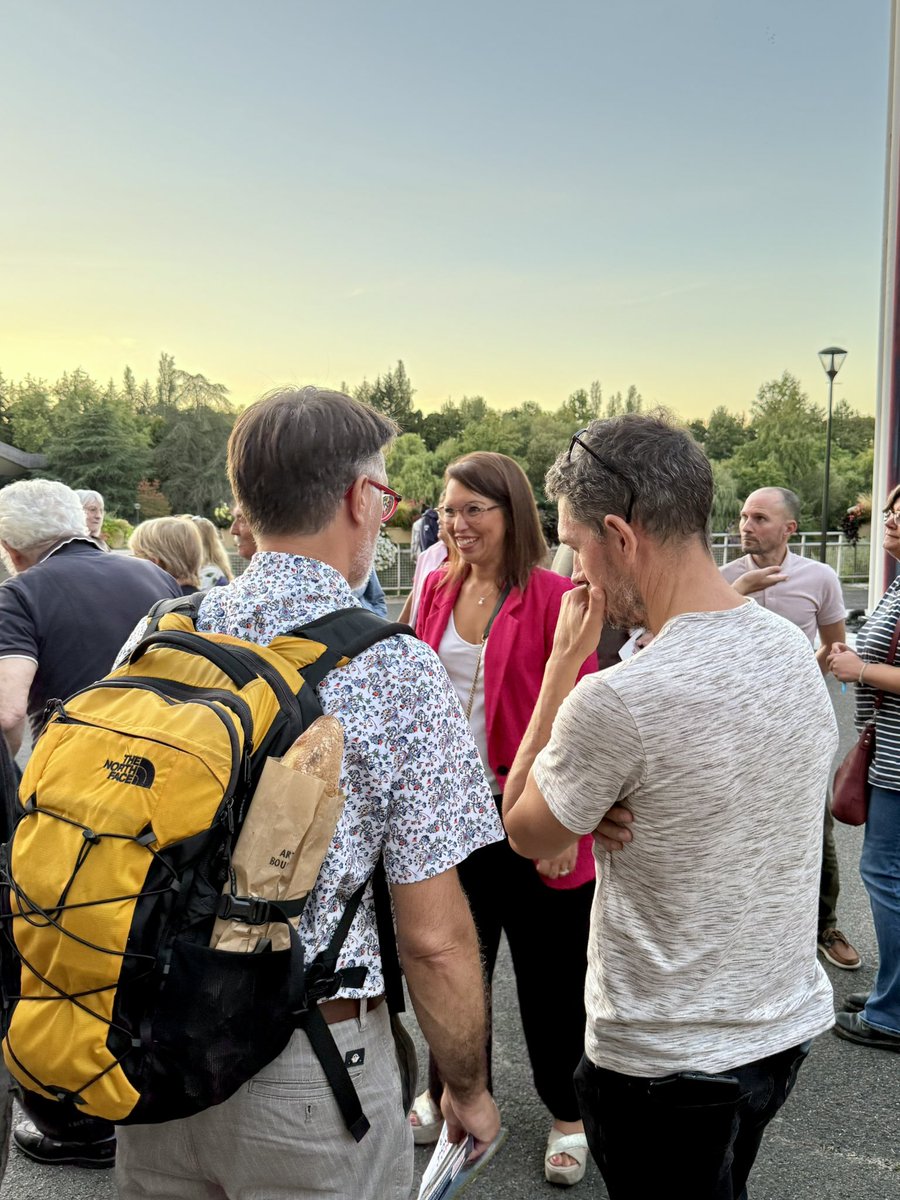 🗳️ LA CONSULTATION CITOYENNE EST LANCÉE 🚀

Un rassemblement a eu lieu hier soir devant la Mairie de #Massy pour le lancement de la consultation citoyenne organisée par Nous Sommes Massy.