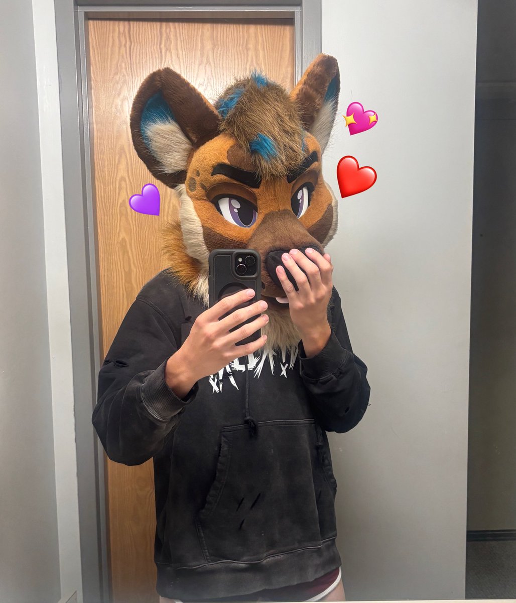 Rykerdawolf's tweet image. First ever #FursuitFriday with the yeen! ❤️