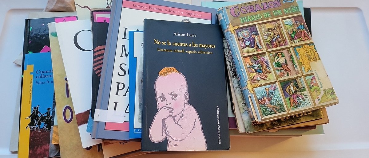 Frases que, obviamente, salen en una clase sobre LIJ y subversión:
"Una vez que dejó de pegársele a los niños, apareció el sentimentalismo como herramienta de coerción..."
"Gene Wilder y su Willy Wonka, ése sí nos dejó malitos..."
"El otro día, viendo El precio de la historia..."