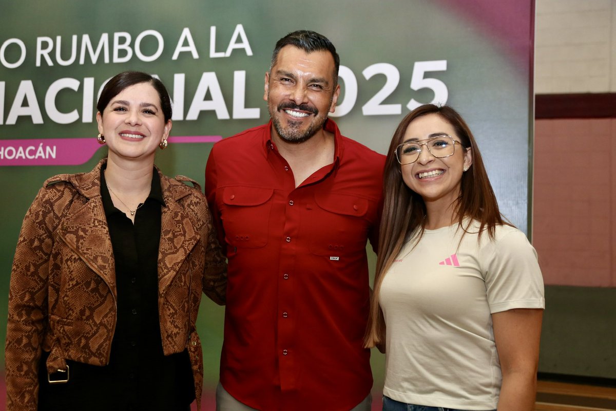 📸 Nuestro director <a href="/R9Moron/">Raúl Morón Vidal</a> , en representación del gobernador <a href="/ARBedolla/">Alfredo Ramírez Bedolla</a> , abanderó a la delegación michoacana rumbo a la Paralimpiada Nacional 2025 en Aguascalientes (21 sep–13 oct).
¡Orgullo y fuerza, Michoacán! 💪 #ConAlmaPurépecha