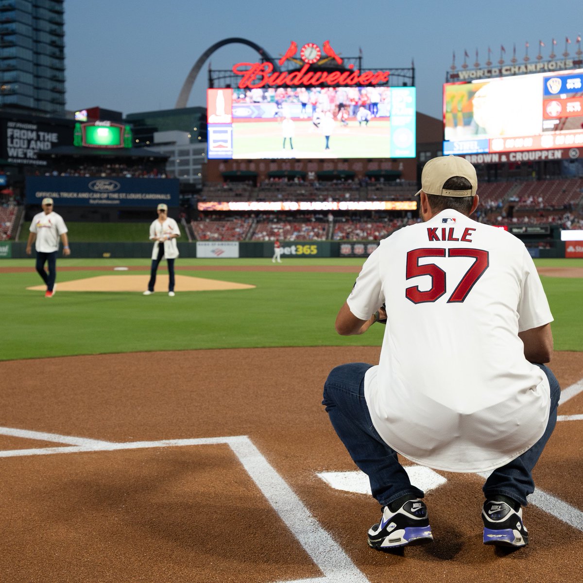 For tonight's ceremonial first pitch, Adam Wainwright was joined by Darryl Kile's daughter, Sierra.

In 2002, Darryl Kile died at the age of 33 due to early-onset heart disease. Now, more than two decades later, Sierra and Wainwright are teaming up with Merck to launch Playing