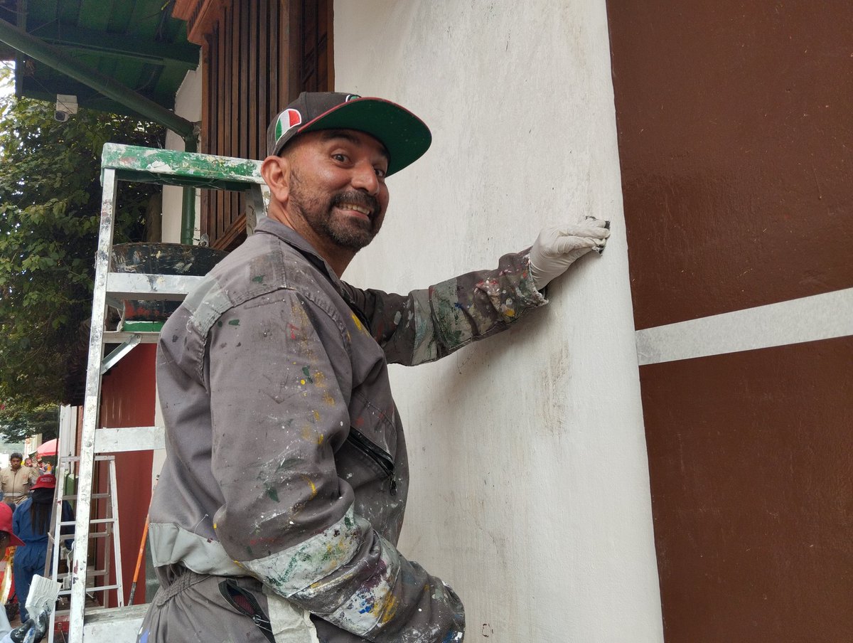 MiEspacioesBog's tweet image. La #TransformAcción del Centro Histórico es un trabajo articulado @IDPC, @Alcandelaria_ y @FUGA recuperando la memoria y la historia de nuestra ciudad. 
A través de pintura y limpieza estamos dándole vida al sector y promoviendo #MásyMejorEspacioPúblico 💛♥️
