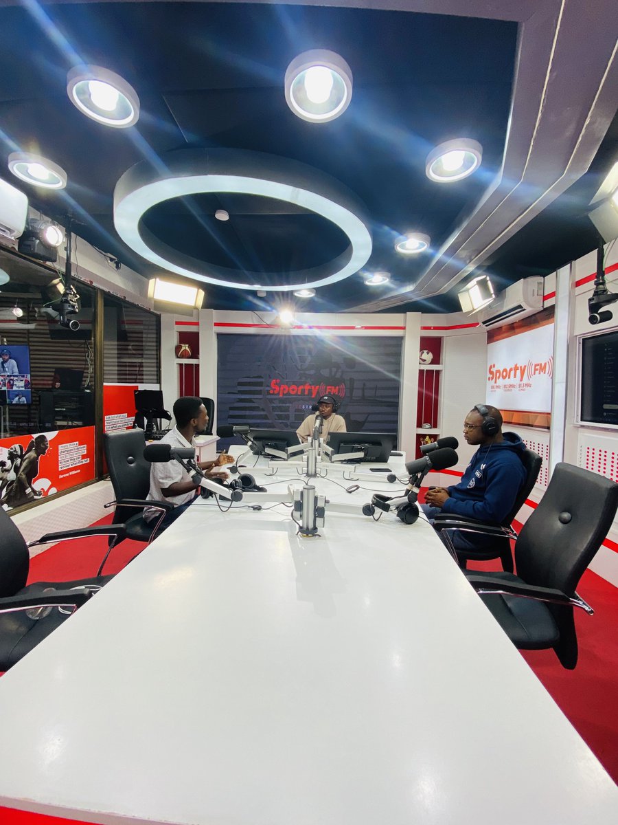 Discussing now on Ball Up Top: Bill Simmons says Kawhi is the worst signing in NBA history. Do you agree? 

#BallUpTop W/ <a href="/Ankamagyimi___/">Kelewele Joint 🍟</a>, <a href="/Rondo_gh/">Rondo</a> &amp; <a href="/Frank_Stars7/">Frank Ansah</a>