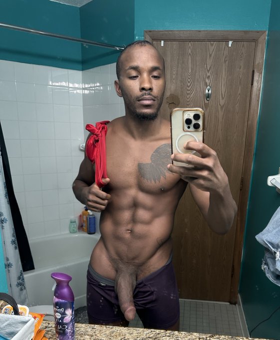 Watch Pheonix M. Fellington's leaked NSFW photo on TwXstars