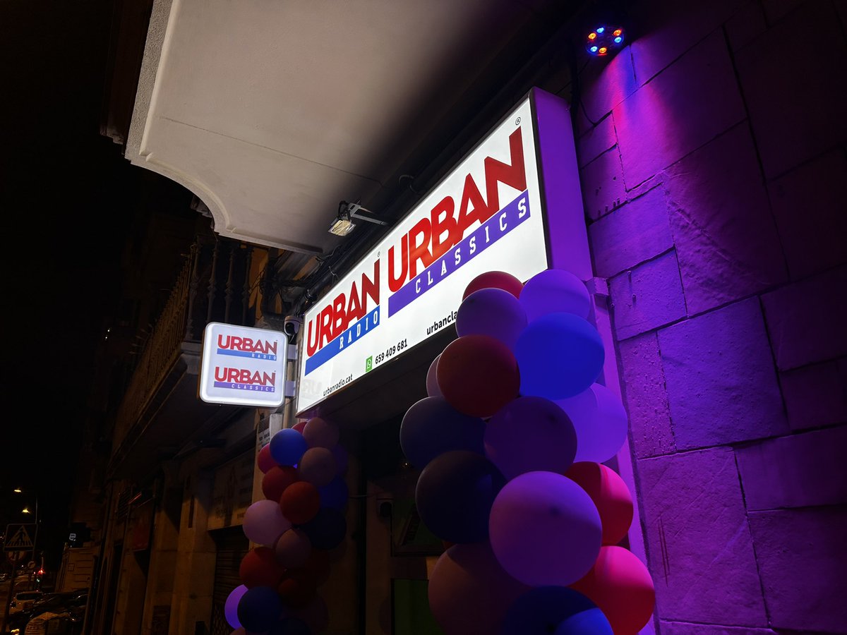 urb_radio's tweet photo. 🆕Inauguració estudis Urban Radio i
Urban Classics.🎉🥳
Una nova etapa comença, venen nous
projectes, venen dues emissores amb molta força. Gracies per triar-nos! #Hostafrancs #Sants #Barcelona #radio #inauguracio #estudis #urbanradio #urbanclassics https://t.co/yz6dNmiROM