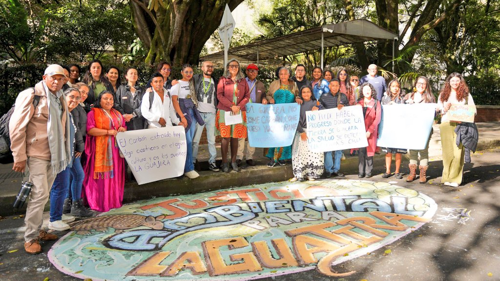 MinAmbienteCo's tweet photo. Hoy, la viceministra @tatianaroaa, junto con @ANLA_Col y @MinEnergiaCo, dialogaron con comunidades de La Guajira sobre los impactos de más de 40 años de la minería de carbón a gran escala.

Se acordó avanzar en pedagogía sobre el #AcuerdoDeEscazú, evaluar las órdenes del @consejodeestado y realizar un recorrido interinstitucional en el territorio. 🌱