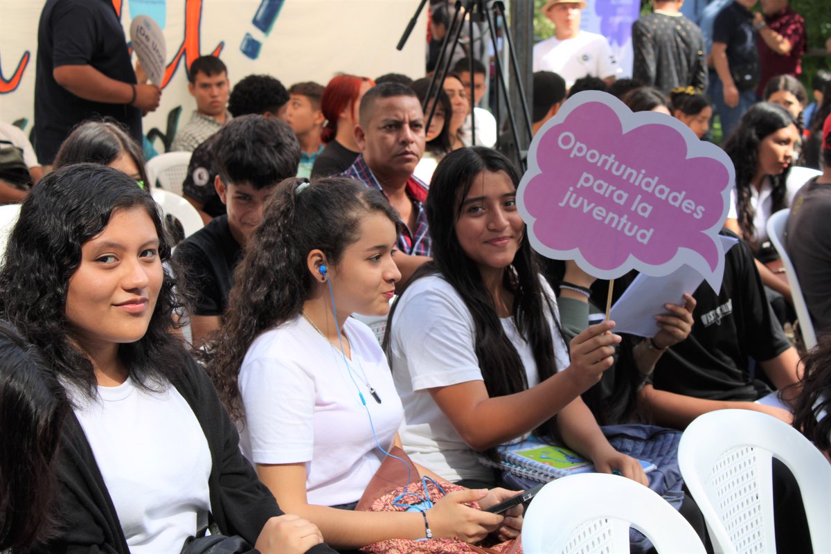 🕊️En el #DíaDeLaPaz destacamos el proyecto #DeUna, que fortalece comunidades e instituciones para prevenir violencias y generar oportunidades.🤝
La paz se construye cada día mediante el respeto, la cooperación y la convivencia pacífica.
<a href="/UNPeacebuilding/">United Nations Peacebuilding</a>
📽️youtu.be/UsqzMSlJ11k