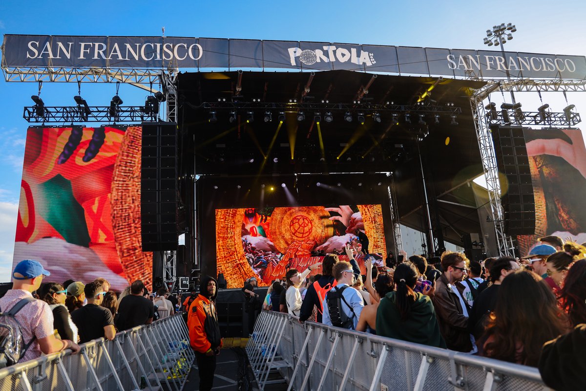 Caltrain's tweet image. Celebrate #transitmonth this weekend by riding our electric trains to @portolafestival - just a brisk walk away from 22nd St! Map your route and get more info at caltrain.com/portola-fest

p.s. who are you most excited to see perform this weekend? (we're a fan of dom dolla🤭)