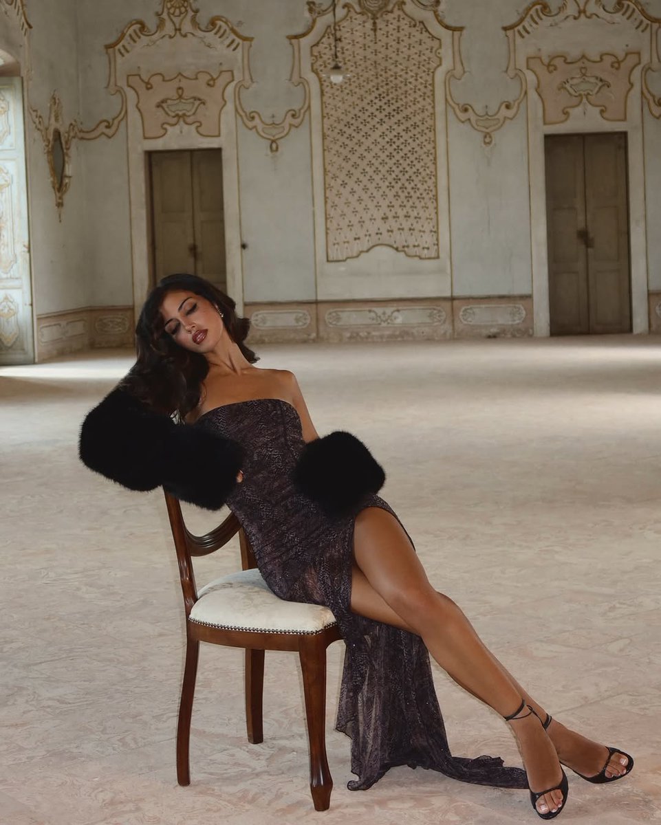 the_HeatherR's tweet photo. .HeatherR posted:ㅤㅤ

A look into our Vita Velata campaign - a cinematic love affair with extravagance, capturing the raw sensuality and feminine dominance of Italy’s golden fashion era 🤎 You can shop the full collection online now. https://t.co/fKI4F9mFII