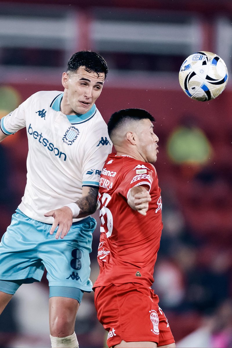 La cancha sentenció al grito de
" Que se vayan todos " en la derrota de #Huracan de local frente a Racing, también hubo insultos para la CD .
La era kudelka totalmente terminada, hace rato ya, pero no se puede seguir estirando la agonía.