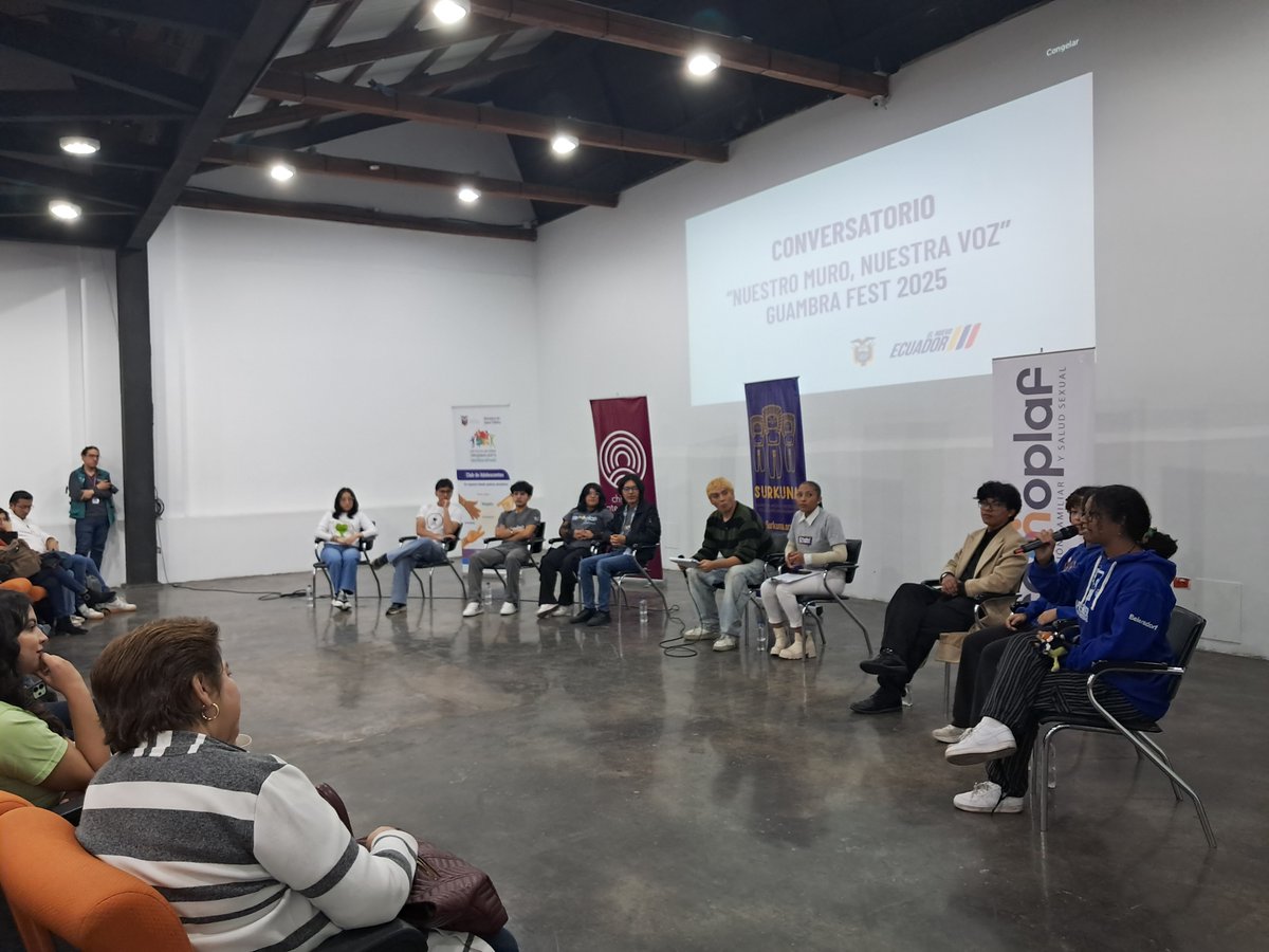 SaludPichincha's tweet photo. 🎙️ En el marco de la Semana Andina de Prevención del Embarazo en Adolescentes, desarrollamos el conversatorio “Nuestro muro, nuestra voz”, un espacio donde adolescentes compartieron sus experiencias y reflexiones sobre salud sexual y reproductiva, cultura de paz y creatividad.

👩‍🎨👨‍🎨 Los panelistas fueron jóvenes que se han capacitado en muralismo y en temas de prevención, quienes se preparan para ser parte del Guambra Fest 2025, una iniciativa que impulsa el uso positivo del tiempo libre, la expresión artística y el fortalecimiento de redes de apoyo.

👏 Este encuentro contó con la participación de adolescentes y profesionales de salud de los Servicios Integrales y Amigables; de los centros de salud El Tránsito, Calderón y Carapungo 1; representantes de @children, @CEMOPLAF, @Plan_Ecuador y, estudiantes de la Unidad Educativa Quito.

🌟 Con estas acciones seguimos construyendo espacios seguros y protectores para niñas, niños y adolescentes, fomentando su liderazgo y participación activa.