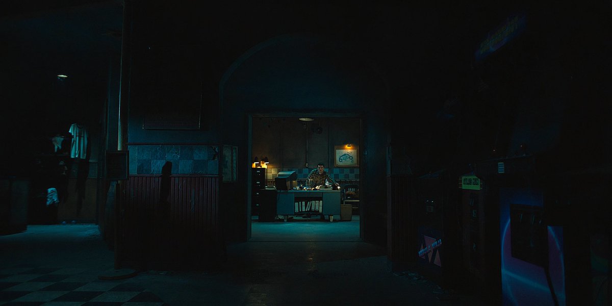 SchmidtyyMike's tweet photo. Would be cinema if Mike hears the ambience sound in the hallway in fnaf 2 https://t.co/wE4EZr4dxE