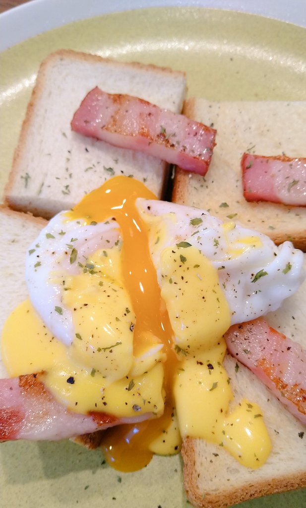 エッグベネディクトっぽいもの🍳
#team等身大の飯ログ

ふとし脳でごめんよ🤤💕