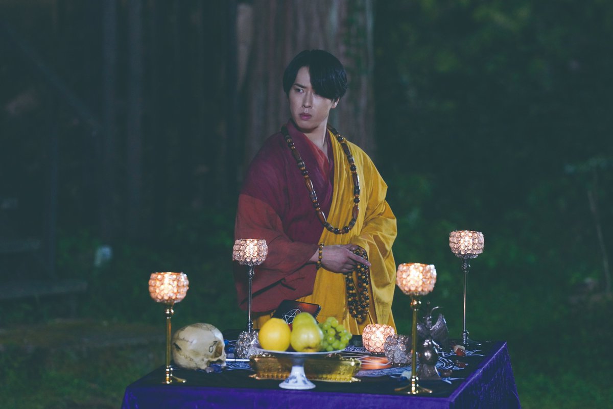 北斗の一日

「・・・解呪の儀式は、明日だとお伝えしたはずですが。まあ、僕は今日でも構いませんけどね。先ほど、ペマ師から解呪の方法を・・・」

雄司、北斗の眼前に立ち、睨む。後ろに夕里子。

「そのペマ師というのは、存在しているのか」

#北斗総一郎
#火喰鳥を喰う 𝟏𝟎.𝟑(金)