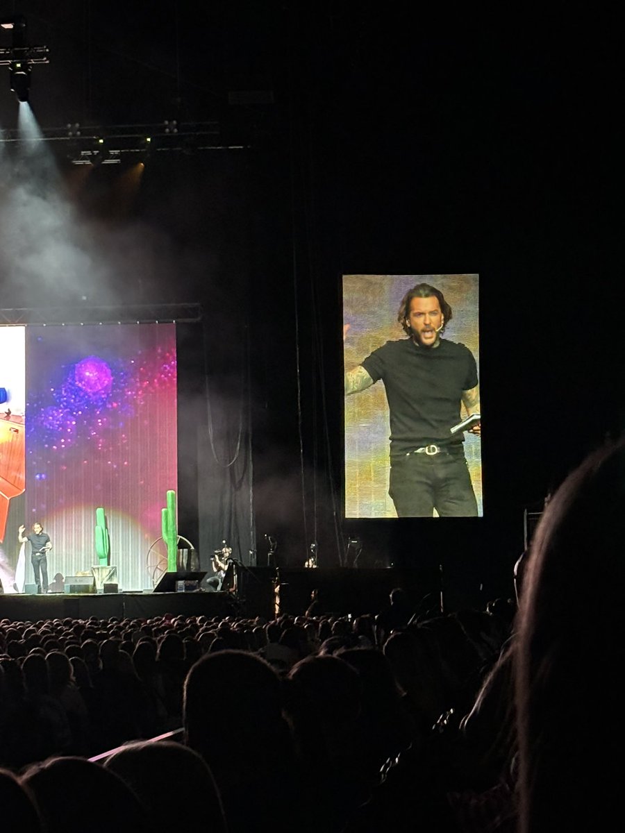 Had the absolute best night at the O2 watching 2 best mates live out their dreams. We all love you <a href="/SamThompsonUK/">Sam Thompson</a> and Pete wicks!!! #stayingrelevant
