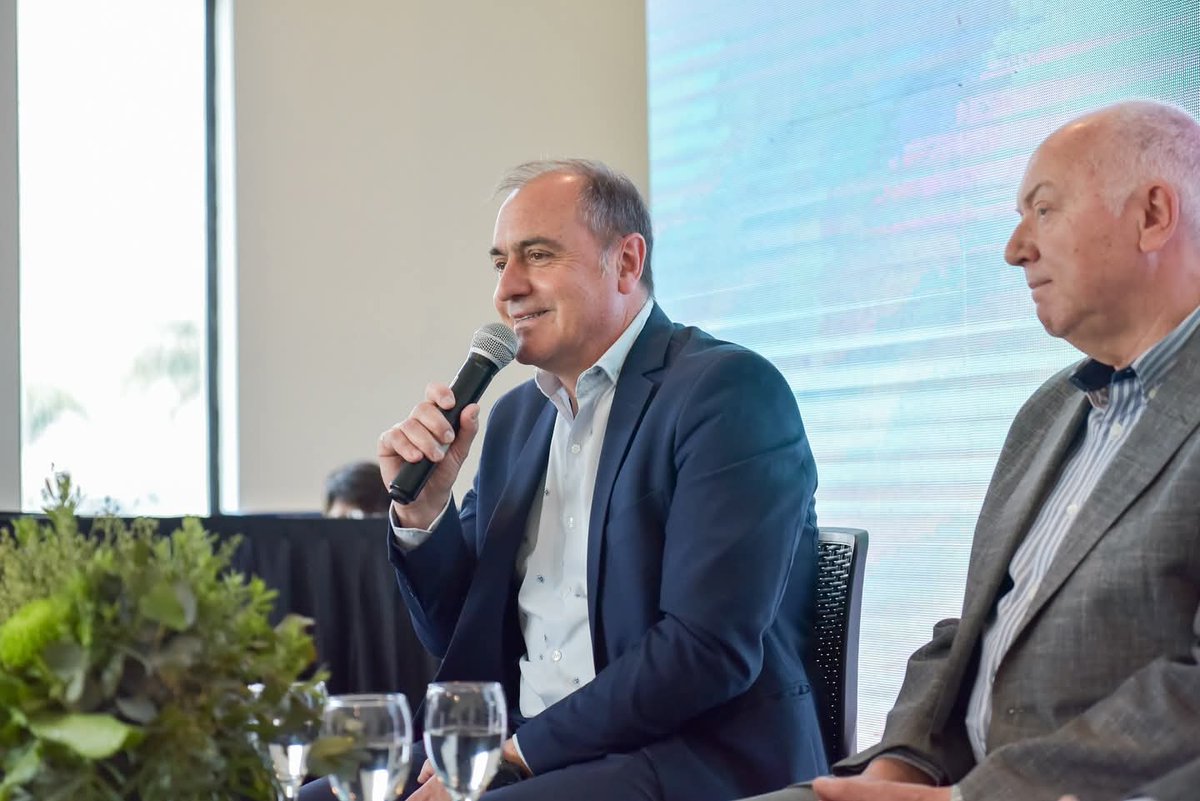 📢 EL PRIMER FORO INDUSTRIAL EN ALVEAR
#Hoy compartimos una jornada histórica junto a empresas, cámaras y autoridades de Catamarca, Neuquén y Santa Fe. Reflexionamos sobre cooperación e inversión. Nos proyectamos como modelo de innovación y diversidad productiva.