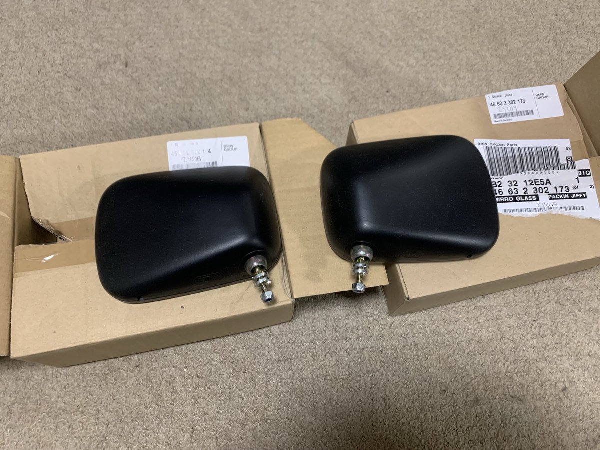 xTq7guTWQqEsbIZ's tweet photo. #R100RT 左右のバックミラーをイギリスから個人輸入した。今でも新品パーツを入手出来るのは本当にありがたい。
スゲェなＢＭＷ。　#R100RS https://t.co/7rZBJj6kpR