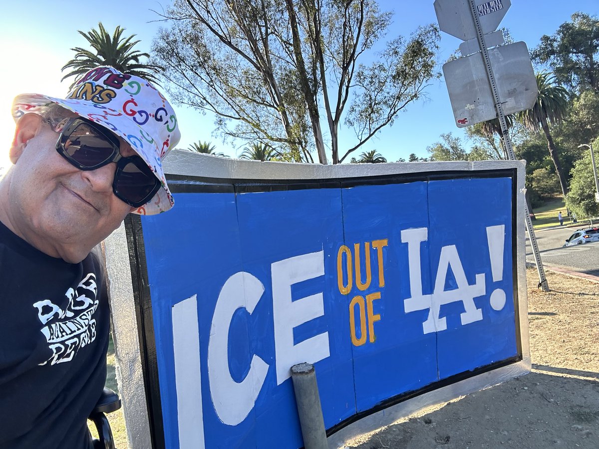 goRubenRuben's tweet photo. Oralè Resister
ICE OUT OF LA
DODGERS STADIUM PROTEST
#LaMonarca #MeltICE #USDemocracy #FreeSpeech #Dodgers https://t.co/InnsTOTMY4