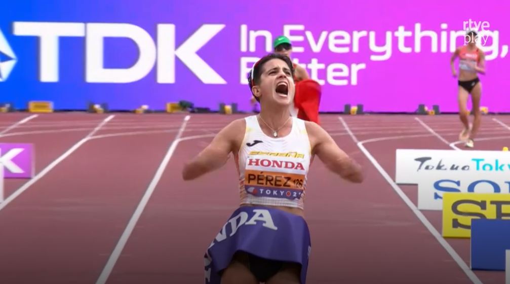 IndeGranada's tweet photo. ¡Enorme María Pérez! Gana también los 20 km marcha y logra otro doblete histórico en el mundial de Tokio

🥇 En una nueva exhibición, la granadina @garciaperezmari ya es cuádruple campeona del mundo, historia del deporte español y mundial
⬇️
https://t.co/ARkdXSkvh1 https://t.co/5BZRNnmYu0
