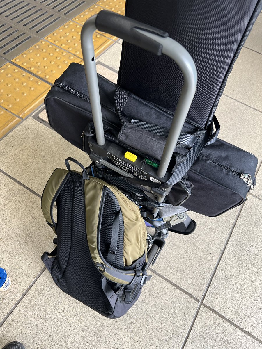 電車の人身事故で深夜2時にようやく家に辿り着き、同期のプロジェクトファイルの拍子情報がバグったことに悲鳴を上げながら直し、弾けないフレーズを0.75倍速から練習し続け辿り着いた先のリハへの旅立ち。
鍛え上げた基礎力は嘘をつかないし俺はやはりベースが上手いのかもしれないの気持ち。