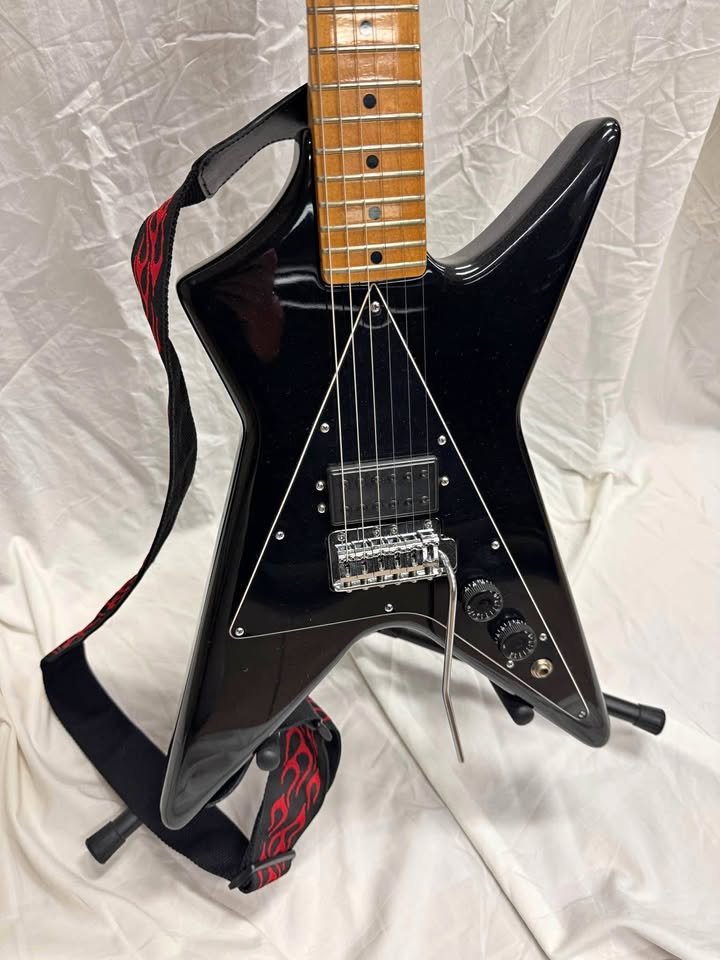 A 1980s Peavey Mantis - it's pointy and Made in USA and leagues cheaper than most any USA made pointy guitar.    facebook.com/marketplace/it…