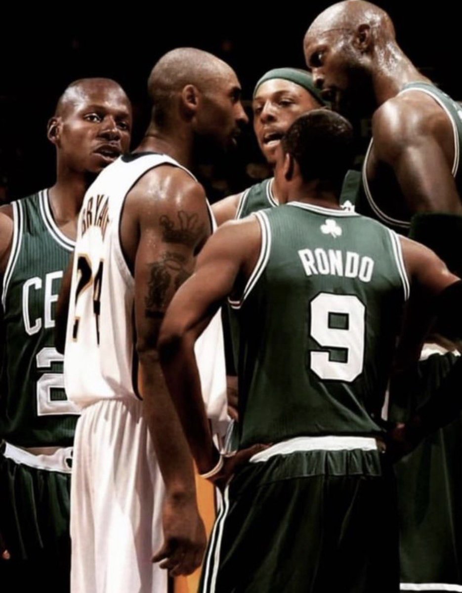 KOBE4EV3R's tweet photo. @LakeShowYo Kobe surrounded by the Celtics Hall of Famers https://t.co/Ja713nCeCk