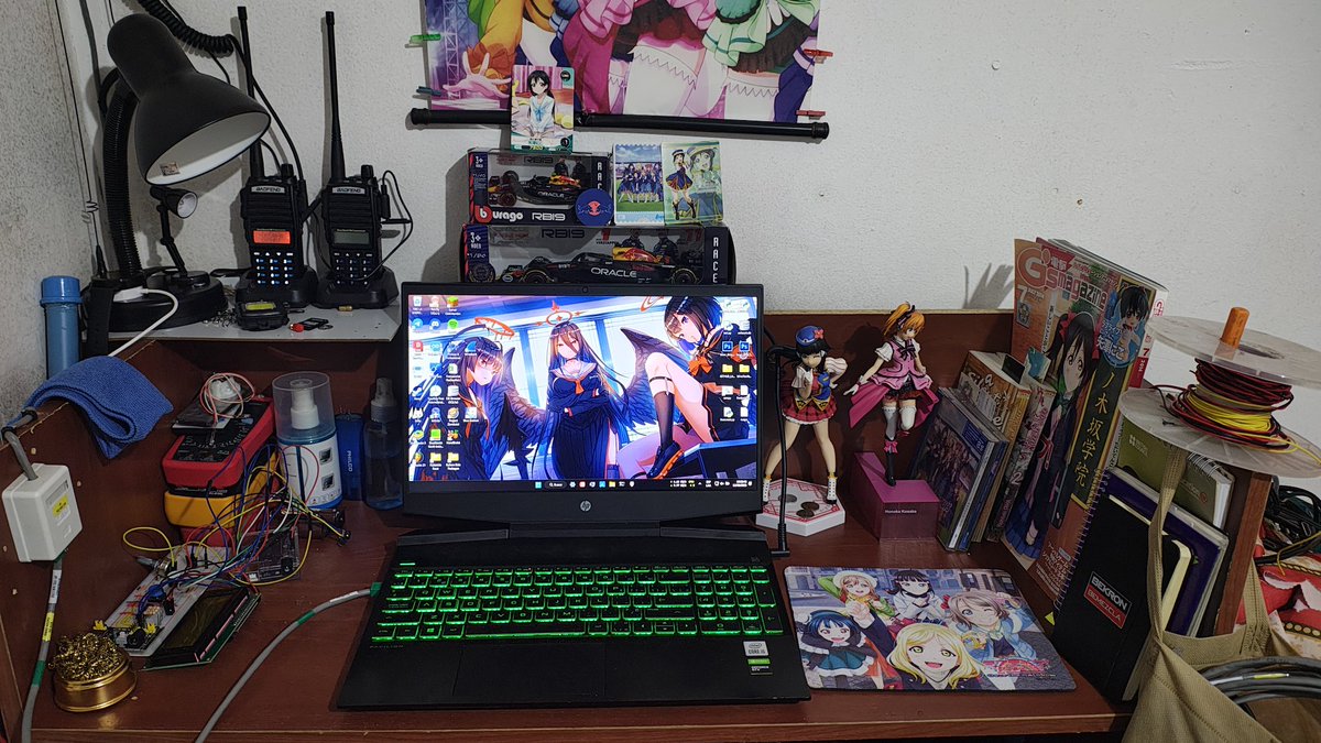 Sale viernes de escritorio, no? Esta foto la tomé la semana pasada eso sí xd