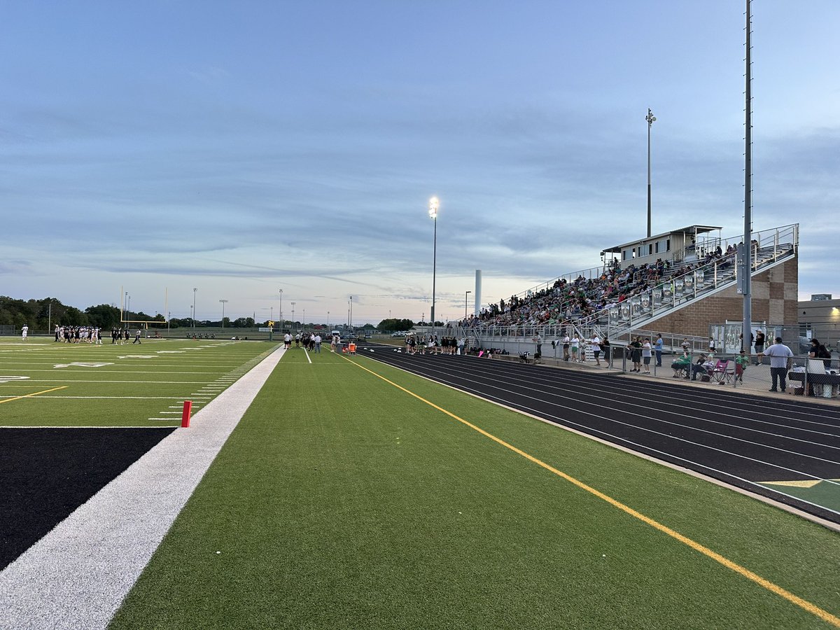 One of tonight’s stops📍

Prairie View (3A) vs Wellsville (3A)🏈

Check back after the game for interviews with Brett Cleland of SIK. #sportsinkansas