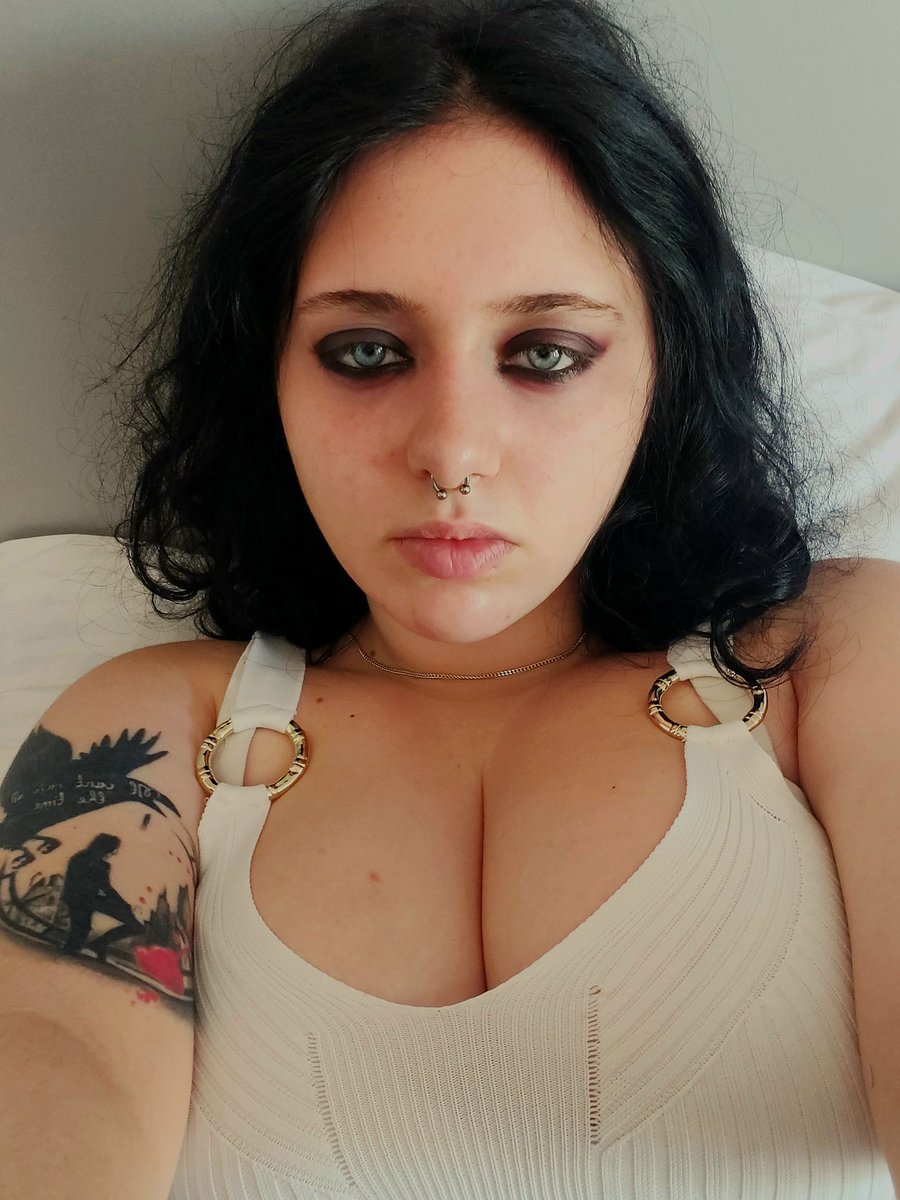PrincessWillowB's tweet photo. This is a robbery 🔫😠
Empty your wallet! (Directly into my PayPal account) https://t.co/prt4CTClWE