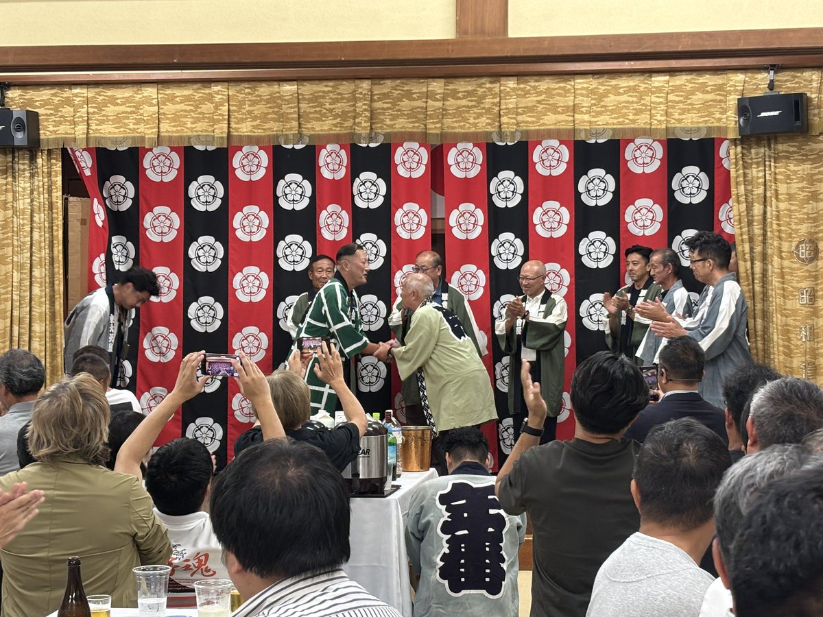 4SouthNorth's tweet photo. 令和7年北澤八幡神社例大祭における四南睦会の年番は9月19日の惣町睦鉢洗い年番交代式をもちまして無事に終える事出来ました。
各睦会様、町内会の皆様、商店街の皆様、ご協力いただいた全ての皆様のおかげでございます。この場をお借りして御礼を申し上げます。有難う御座いました。 https://t.co/wZIAgGO0Ev