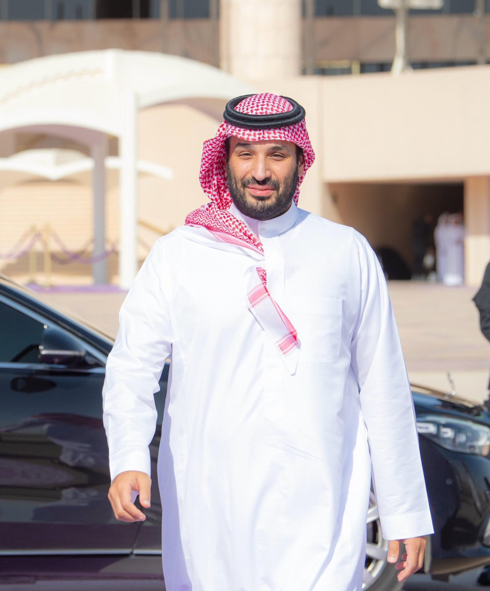 وأنت لك عادةٍ تشري النواميس يا عملاقنا ..