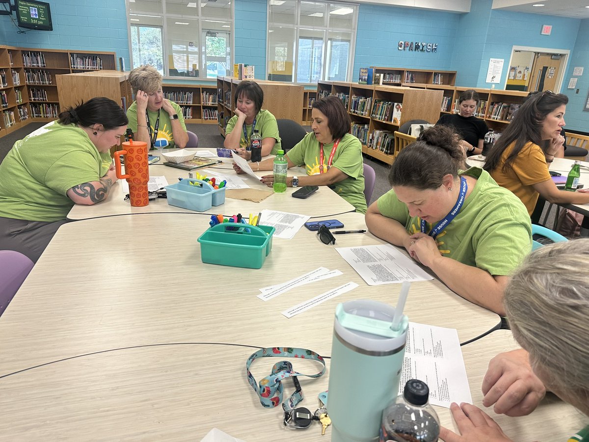 💚💛 Thank you to <a href="/IC_Mindy/">Mindy Pope</a>  &amp; <a href="/SusanRodgersS4/">Susan Rodgers</a>  for kicking off PD this week with our staff! 📚✨
“Fluency is NOT just reading fast!” 💡 Powerful reminder that fluency = meaning, expression &amp; understanding. 🙌

#KeeptheBeat #AlwaysForward #EveryOpportunity
<a href="/AGHoulihan/">Andrew G. Houlihan</a> <a href="/UCPSNC/">Union County Public Schools</a>