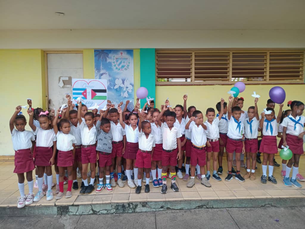 En la jornada de hoy en nuestra Institución Educativa celebramos el Dia Internacional de la paz, dedicado a Cuba y Palestina. <a href="/PartidoPCC/">Partido Comunista de Cuba</a> #SongoLaMaya <a href="/CubaMined/">MINED</a> <a href="/dpestgo/">DGE Santiago de Cuba</a> <a href="/dme_lamaya/">DGE Songo La Maya</a> <a href="/YunianaBello/">Yuniana N. Bello</a>