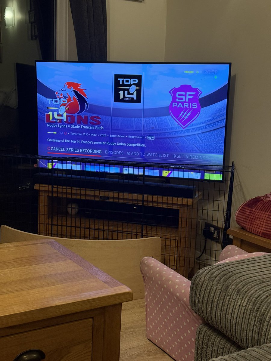 spencertaylor88's tweet photo. *dull man post😂*
Setting up the series link for the season. Come on @virginmedia get the teams right.
The side is @D2Lyon 
And that badge is for @LionsRugbyCo who play in the @URCOfficial
And yes that is a guard to protect the TV from toddlers who get angry from bad advertising https://t.co/BHfI5UqWZm