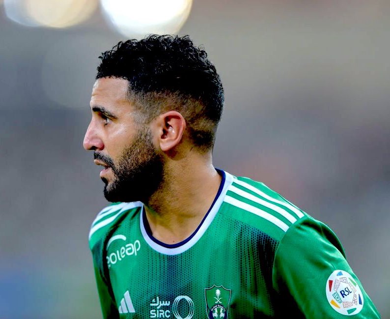 Riyad Mahrez (34 ans) double passeur décisif face à Al Hilal ! 🪄

19 passes décisives en 2025 pour l’ailier d’Al Ahli. 🎩