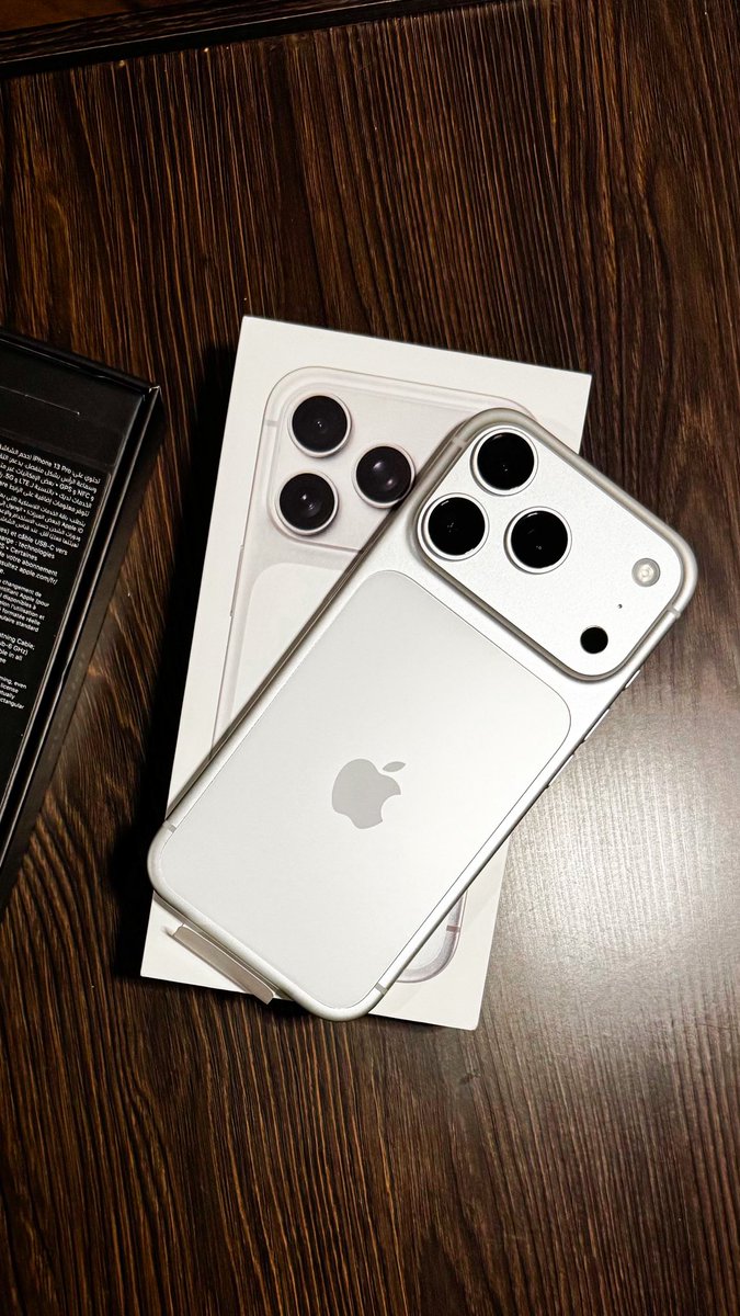 Naif_Alrooqi's tweet photo. اللون الجمميل 📱🤍.
#آيفون_17 
 #iPhone17 https://t.co/5G28QbMbyC