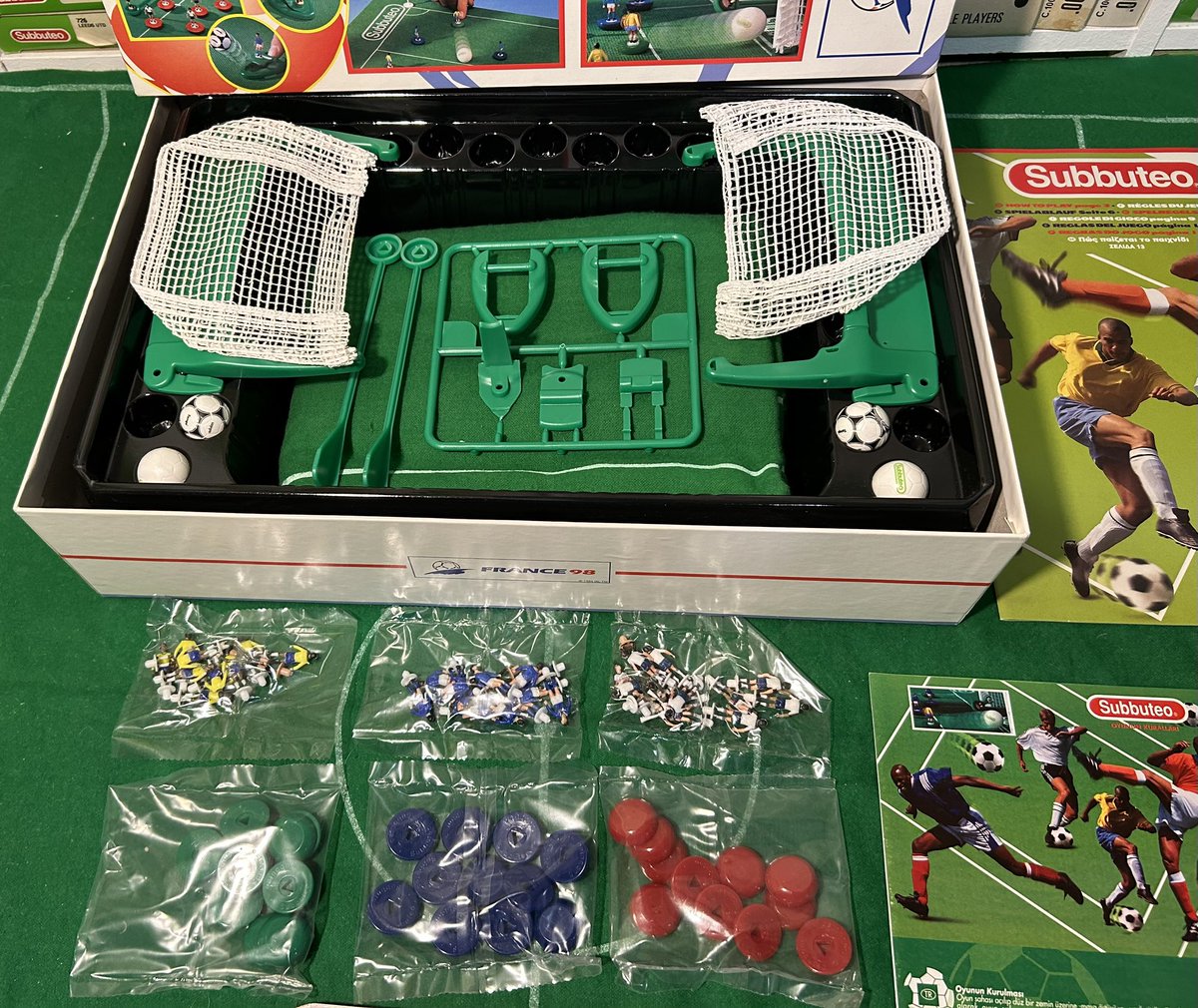 SubbuteoPad's tweet photo. Subbuteo France 1998 World Cup set UK version - Unused 

Unlike previous post, this version has no French team

Last picture shows different box fronts between UK &amp; French versions 

Rarity value unused 6/7-10

Rarity value as used 2/10

Price I would expect £50+ https://t.co/cWVXtaWSy0