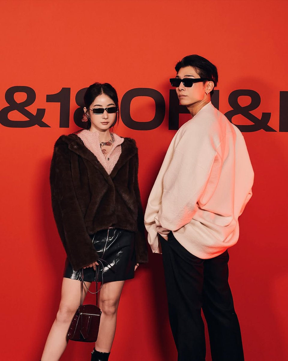 MewsuppasitTH's tweet photo. 📸 IG : MewSuppasit Update  

Such an honor to be a part of H&amp;M 
unforgettable night in London.

MEW X HM AW25

@MSuppasit @hm
#MewSuppasit 
#HMxLondonxMEW 
#HMThailandxMEW 
#HMLondonFWxMEW https://t.co/WxGDsXB5Ca
