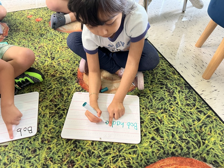 KeyportSchools's tweet photo. Mrs. Johnson’s 1st graders are working hard on writing their sentences!❤️🤍 https://t.co/BYco200zVV