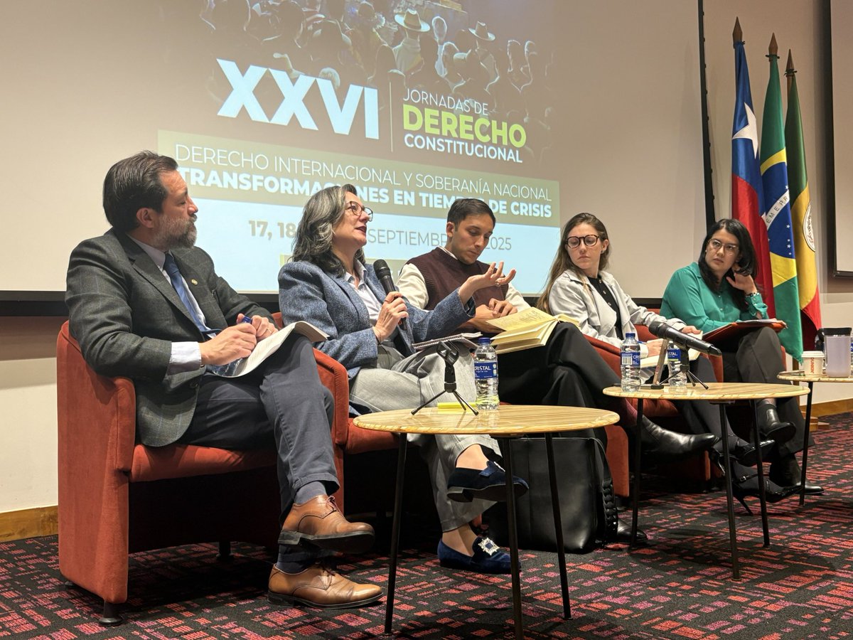 DerConstUEC's tweet photo. @JEP_Colombia @UExternado Paola Andrea Acosta Alvarado y Daniel Rivas Ramírez nos presentan la ponencia “Verde, el nuevo color del colonialismo: Bonos de carbono, pueblos indígenas y la nueva cara del despojo.” https://t.co/dMaLS6U3j8
