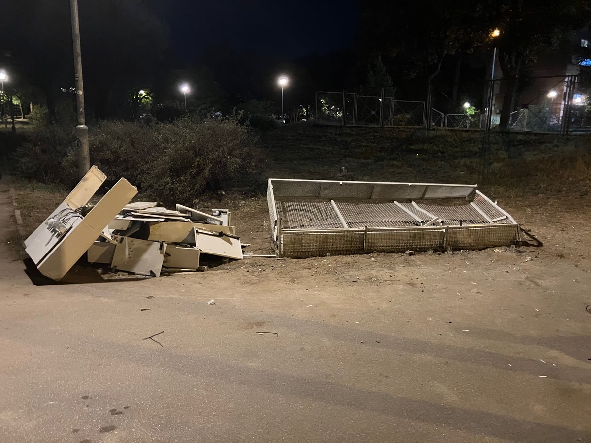 ZaNasKej's tweet image. Jako nevreme u bloku 45.