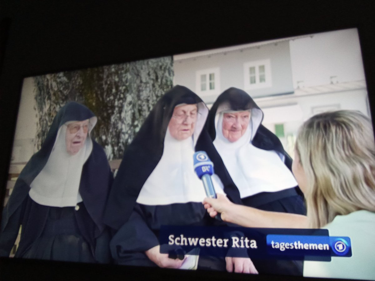 Viabeij23's tweet image. #Probst  auf Kriegsfuss mit den 
3 Nonnen - Schwestern sind menschlich enttäuscht, ihre privaten Sachen sind weg und auch geht es wohl um Geld 
...steckt da doch mehr hinter?