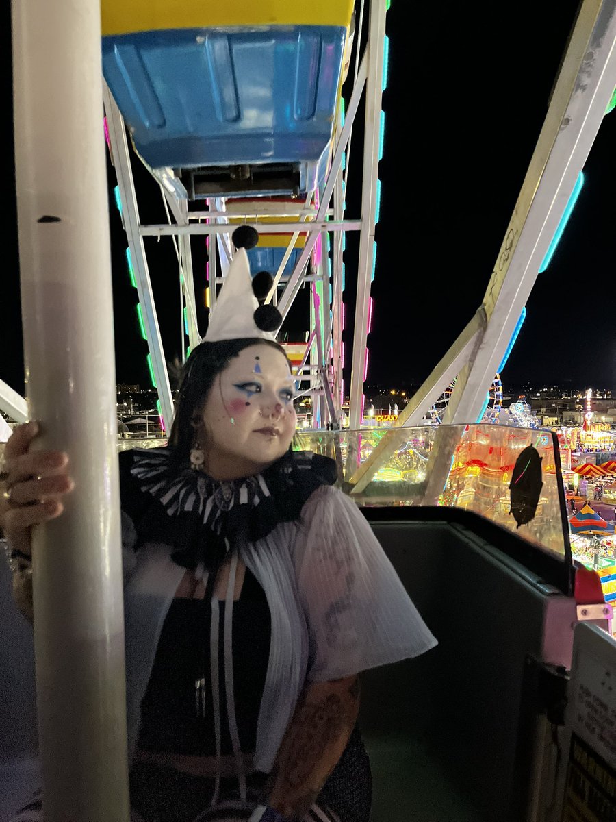 #fatfemmefriday cute clown edition 🎪💋